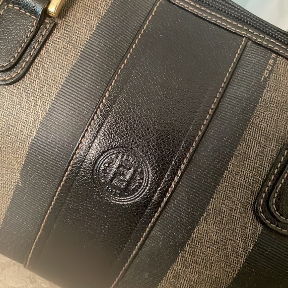 Vintage Fendi purse in amazing condition - Picture 2 of 9